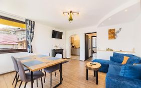 Snug Apartments - Private Parking Near Downtown